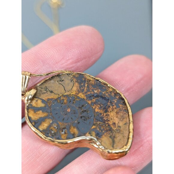 Vintage Brown Nautilus Shell Gold Dipped Pendant Necklace 28 in - Picture 9 of 9